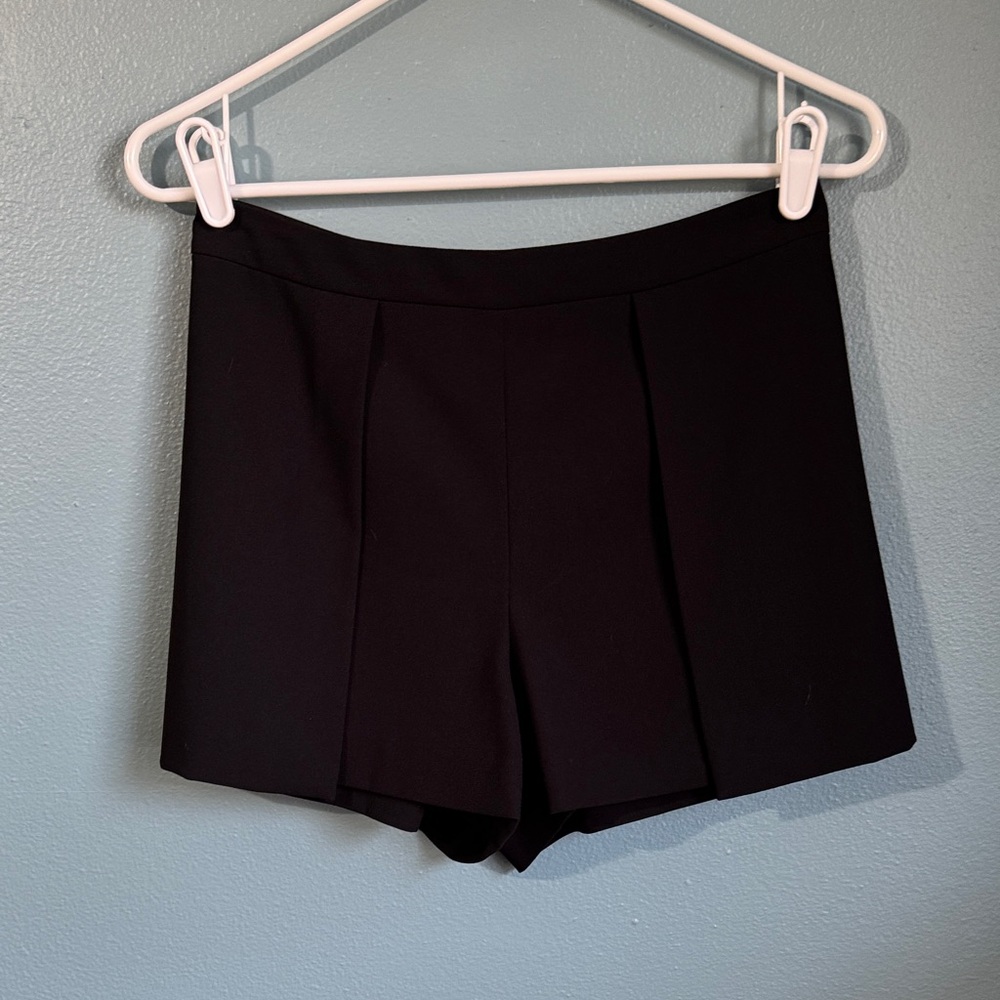 Alice + Olivia Black Larsa Shorts/Skort Polyester Size 2 Wrinkle-free Mini